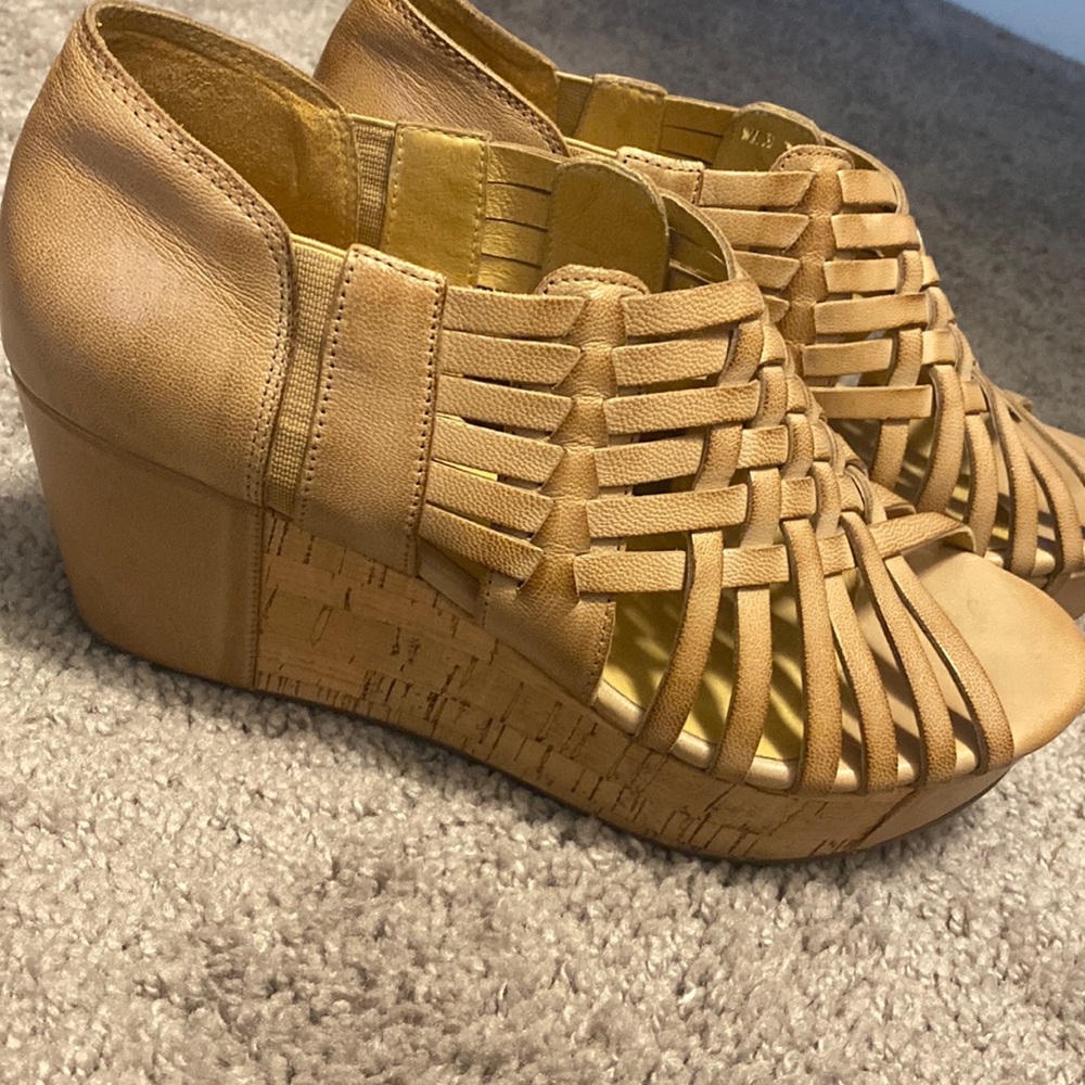 Wedges size 7.5 tan